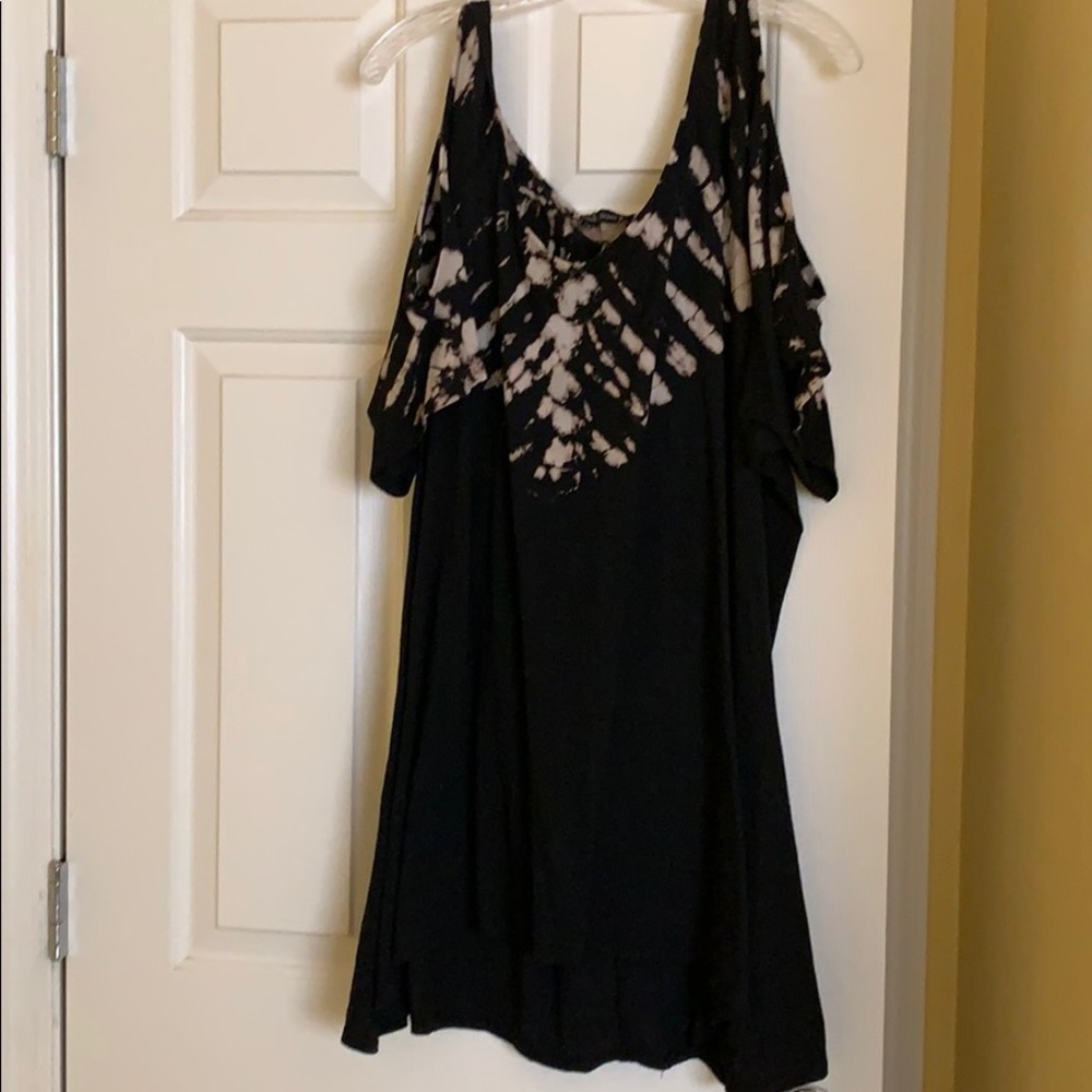 NWOT cold shoulder short sleeved top